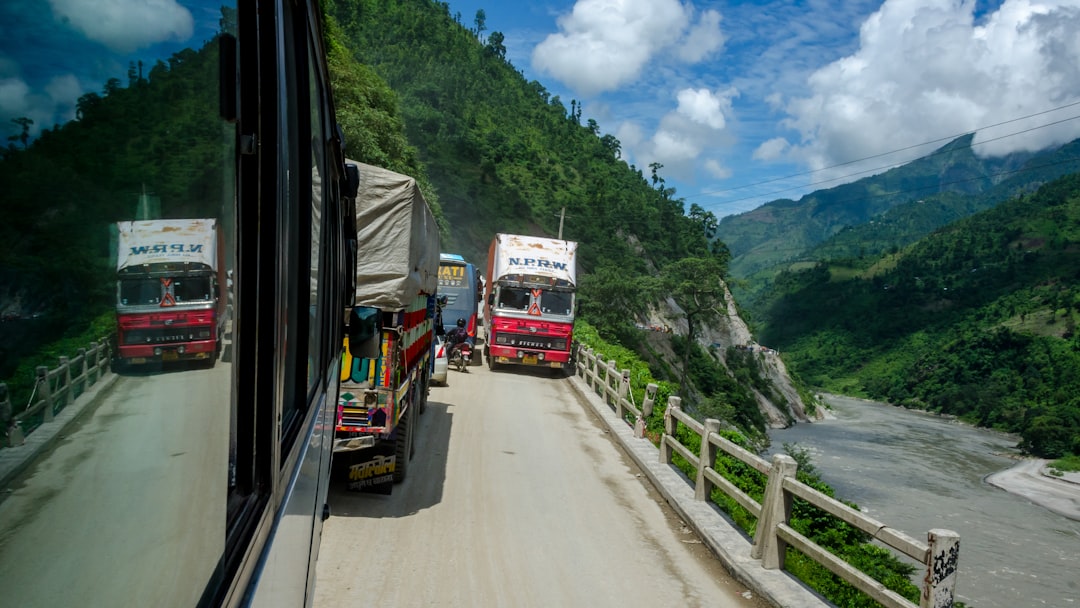 You are currently viewing Les Meilleurs Road Trips au Népal : Un Guide Complet des Routes les Plus Spectaculaires de l&rsquo;Himalaya