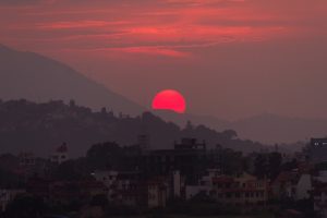 Lee más sobre el artículo Los Mejores Lugares para Ver Amanecer y Atardecer en Nepal: Una Guía Completa