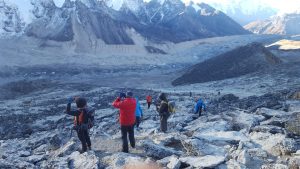 Lire la suite à propos de l’article Trek au Camp de Base de l&rsquo;Everest : Guide Complet de la Route, des Coûts et de la Préparation