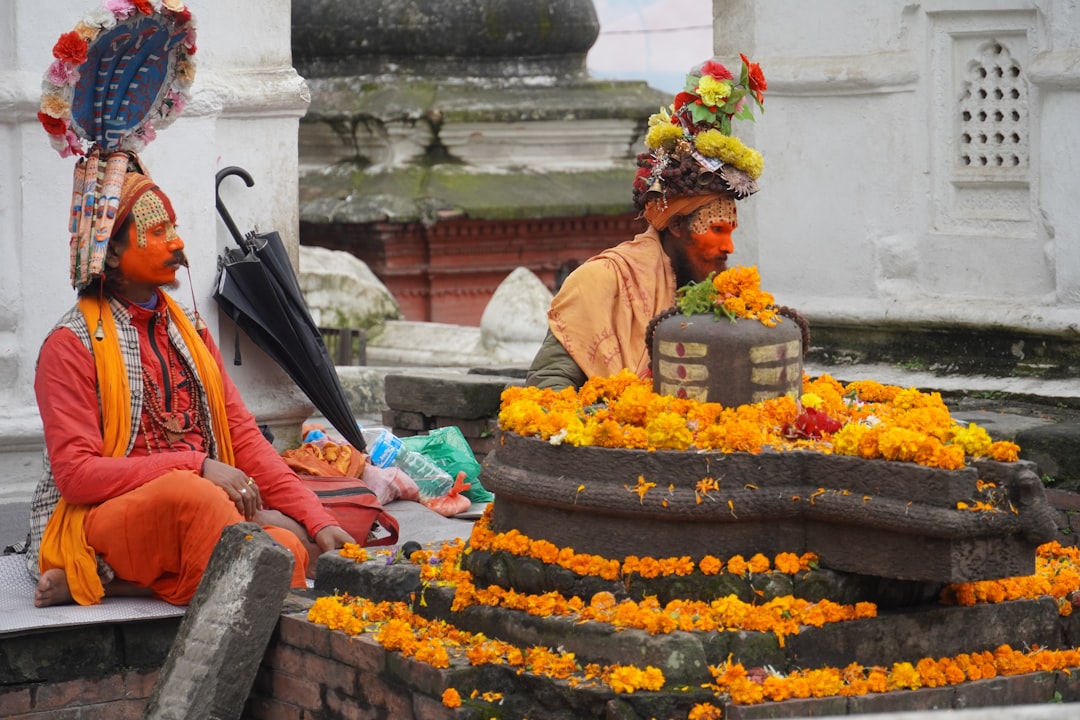 En este momento estás viendo Religión en Nepal: Un Fascinante Mosaico de Hinduismo, Budismo y Creencias Ancestrales