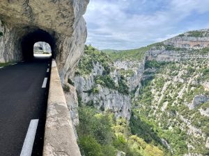 Lee más sobre el artículo Las Mejores Rutas Escénicas en Francia: Descubre los Paisajes más Espectaculares del País Galo