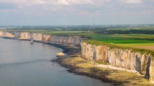 Lire la suite à propos de l’article Découvrir la Normandie : Un Voyage à Travers l&rsquo;Histoire, les Côtes Majestueuses et la Gastronomie Authentique