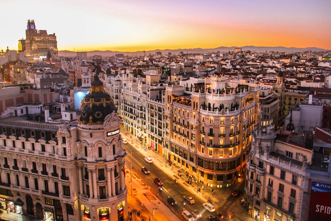 En este momento estás viendo Viajes de Lujo en España 2026: Los Mejores Destinos Premium Para Disfrutar al Máximo