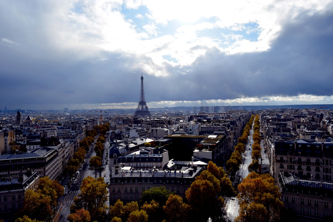 You are currently viewing Paris au-delà de la Tour Eiffel : Expériences Secrètes et Inédites pour 2026