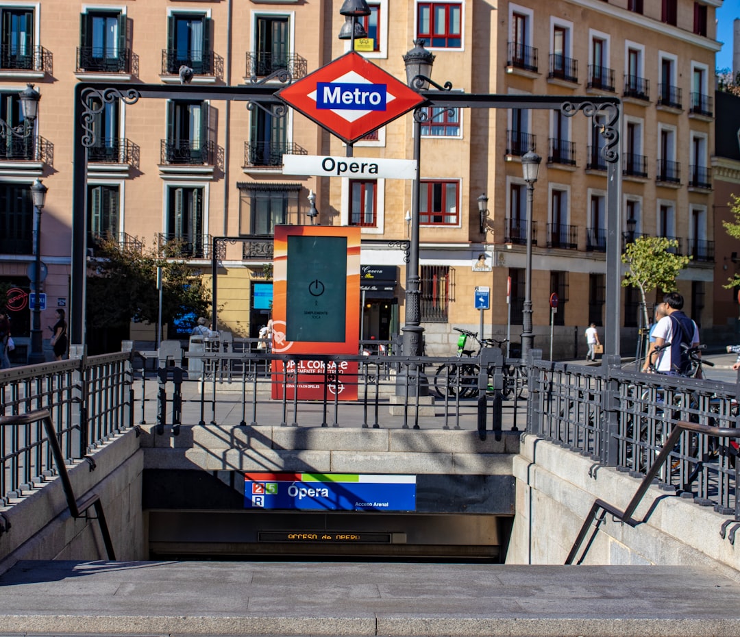You are currently viewing Transport Public en Espagne : Guide Complet pour Se Déplacer Facilement