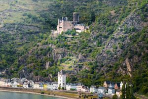 Lire la suite à propos de l’article Guide de Voyage dans la Vallée du Rhin : Châteaux, Vignobles et Croisières Fluviales
