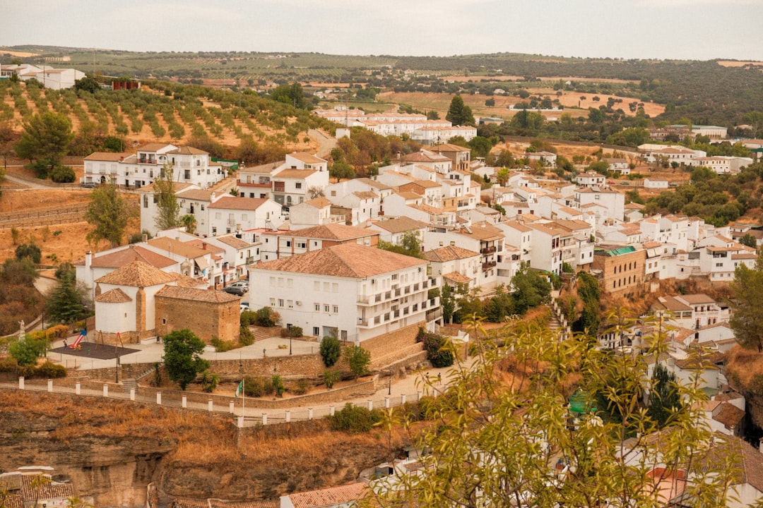 En este momento estás viendo Slow Travel en España: Cómo Explorar Como un Local en 2026