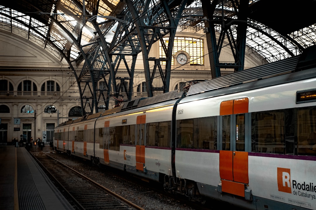 You are currently viewing L&rsquo;Espagne en Train : Guide Complet du Voyage Ferroviaire pour 2026