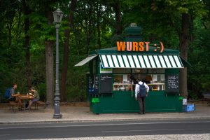 Lire la suite à propos de l’article Guide Complet de la Street Food en Allemagne : Que Manger et Où Trouver les Meilleures Spécialités